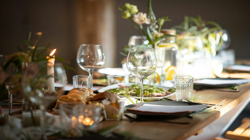 wine-gifting-etiquette-banner-800x450